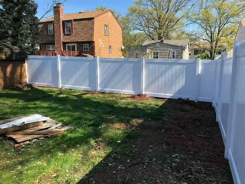 White vinyl fence with lattice top panel by Fencing By Excellence near Rumson, Monmouth County NJ